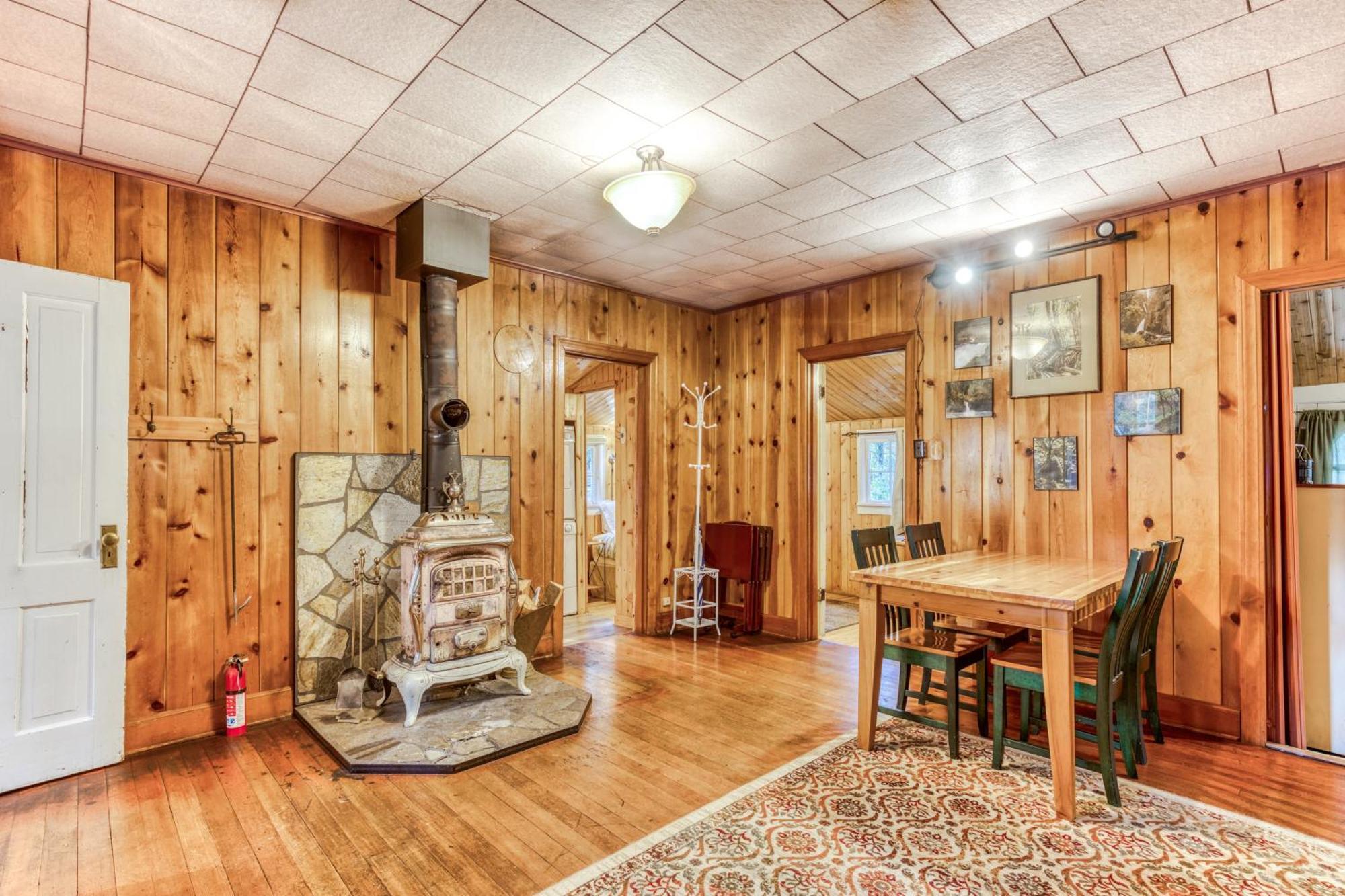 The Cedars Cabin Welches Luaran gambar