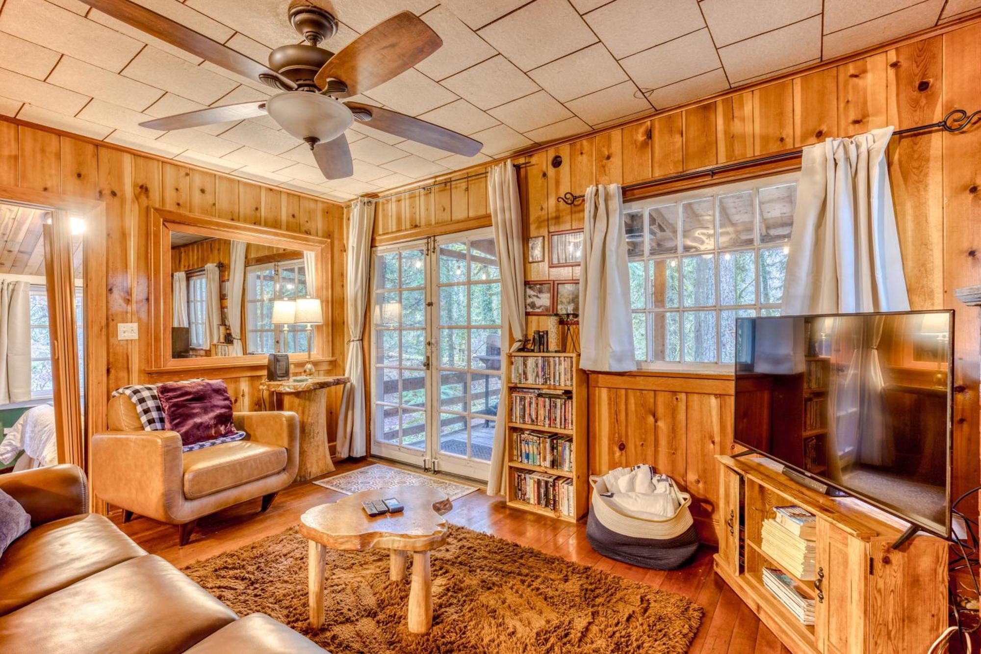 The Cedars Cabin Welches Luaran gambar