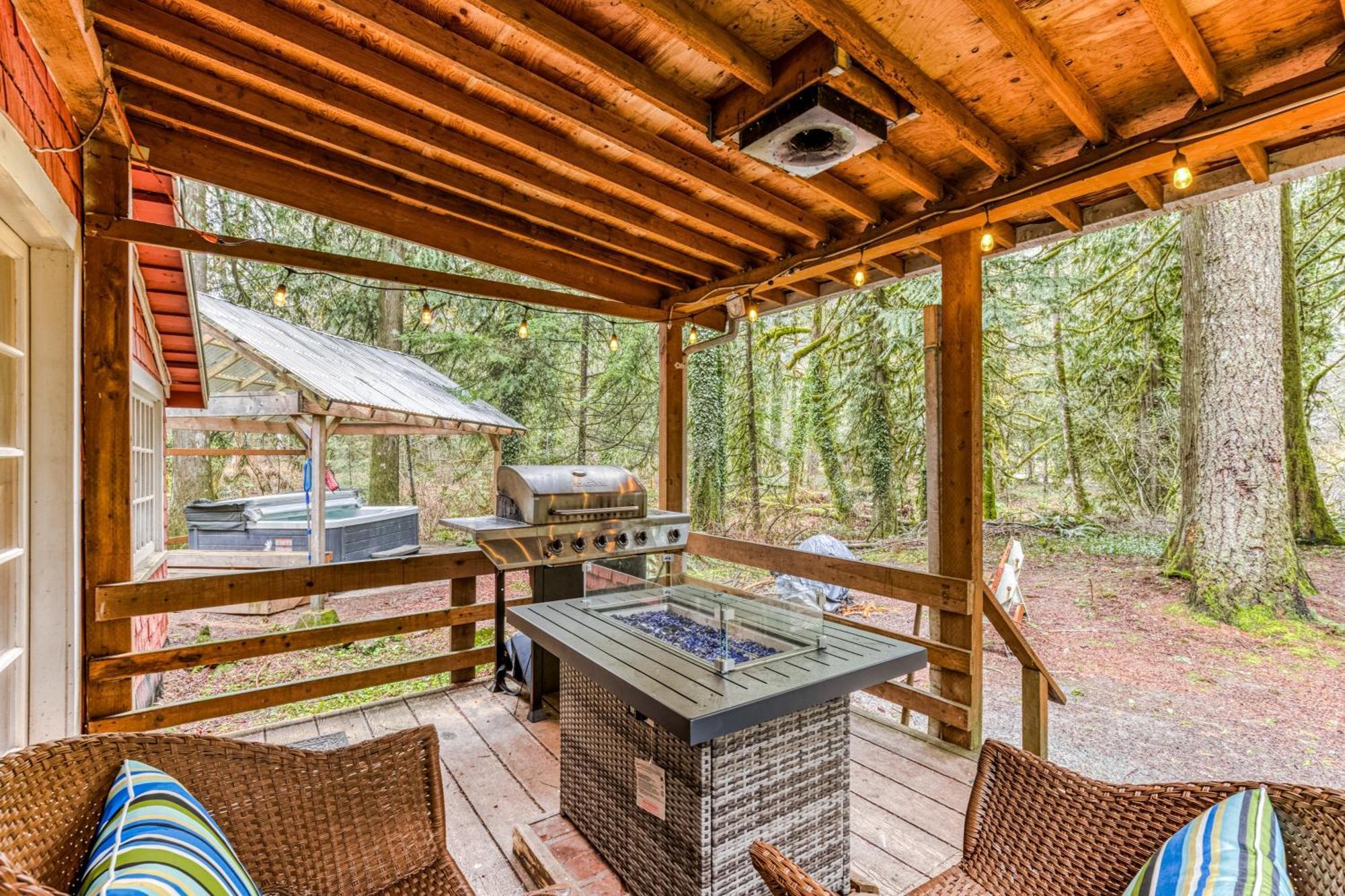 The Cedars Cabin Welches Luaran gambar